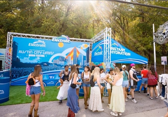 Pop-Up Tent With Truss Frame Media Wall