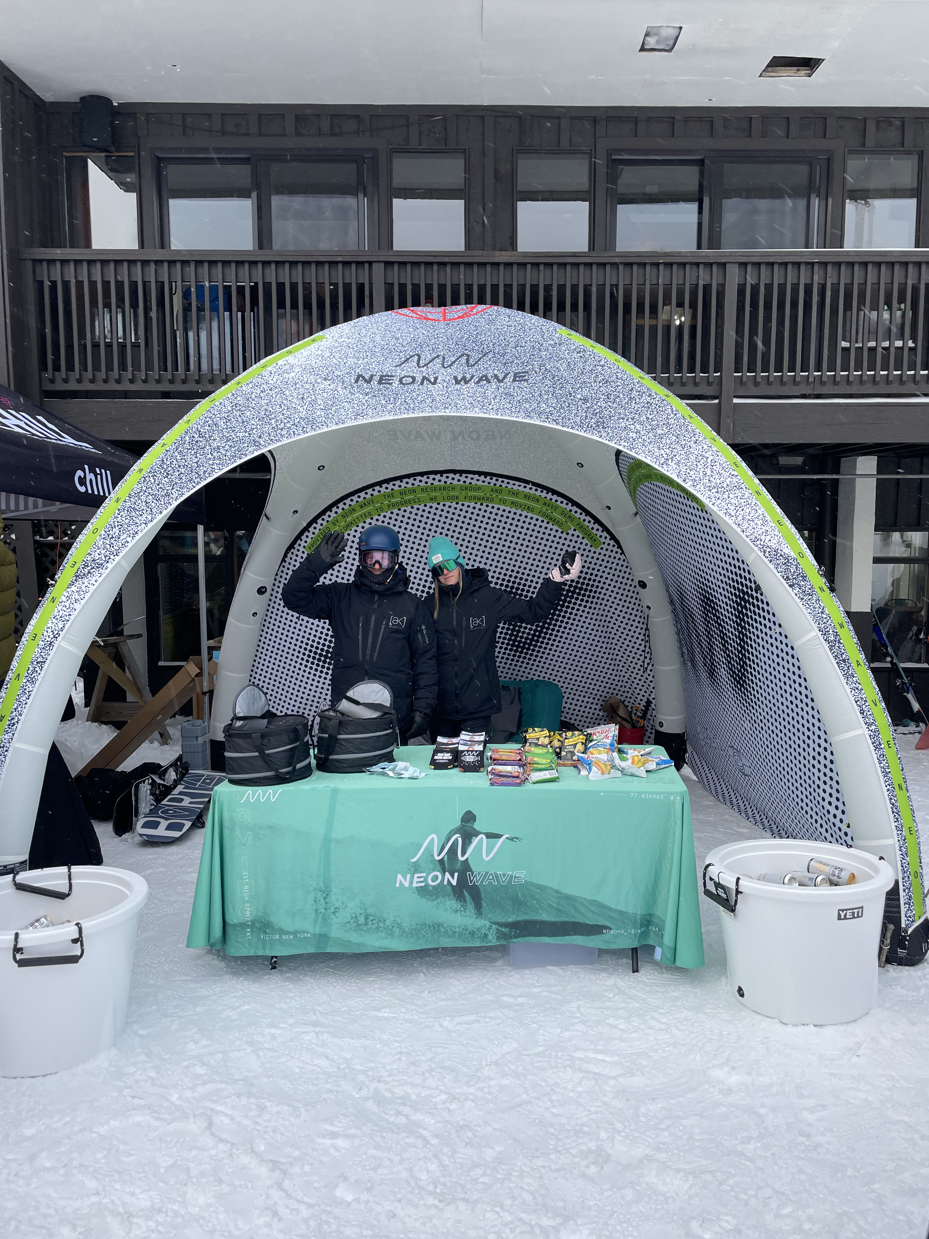 Neon Wave 13X13 GYBE