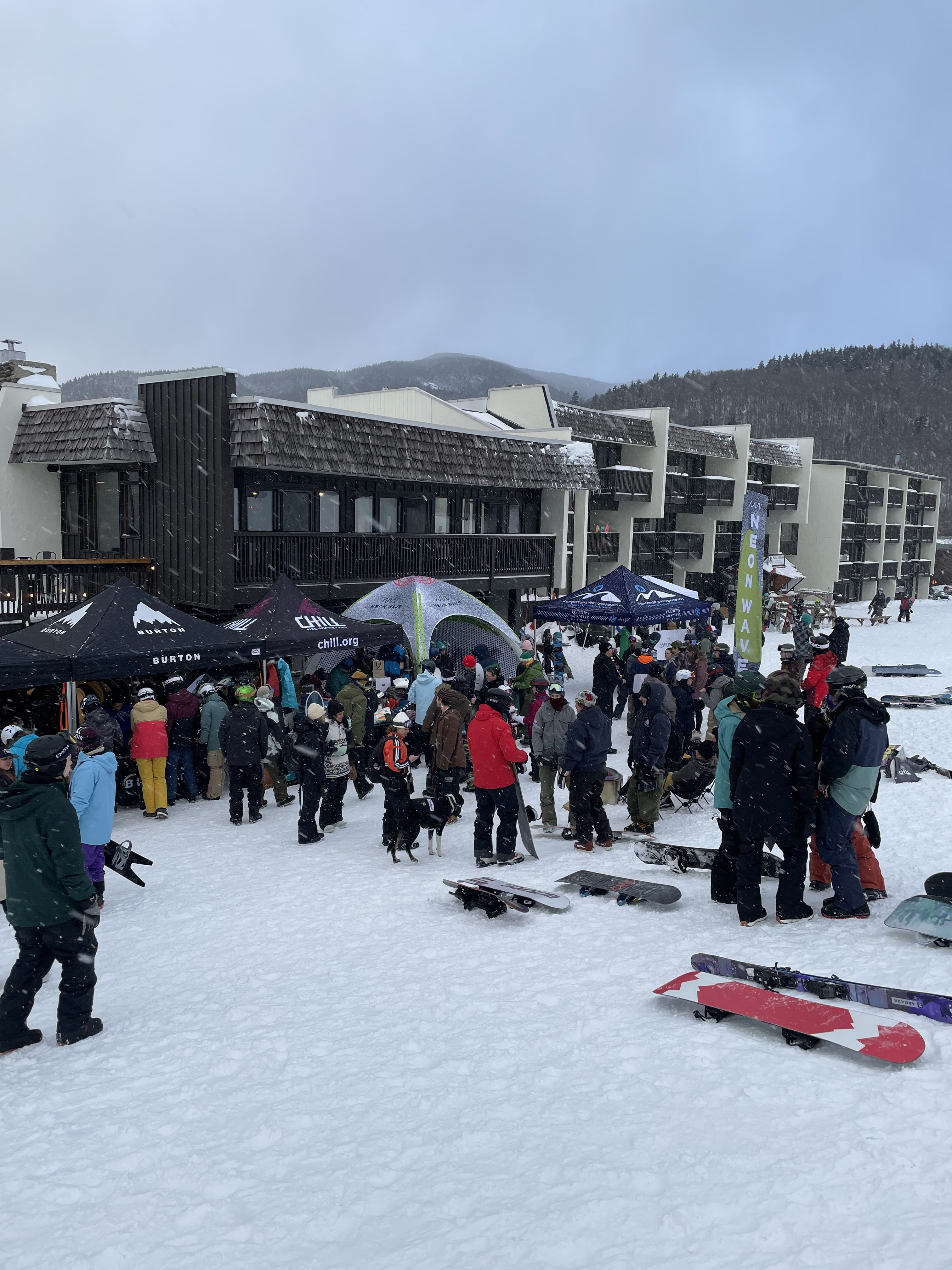 Neon Wave 13X13 GYBE