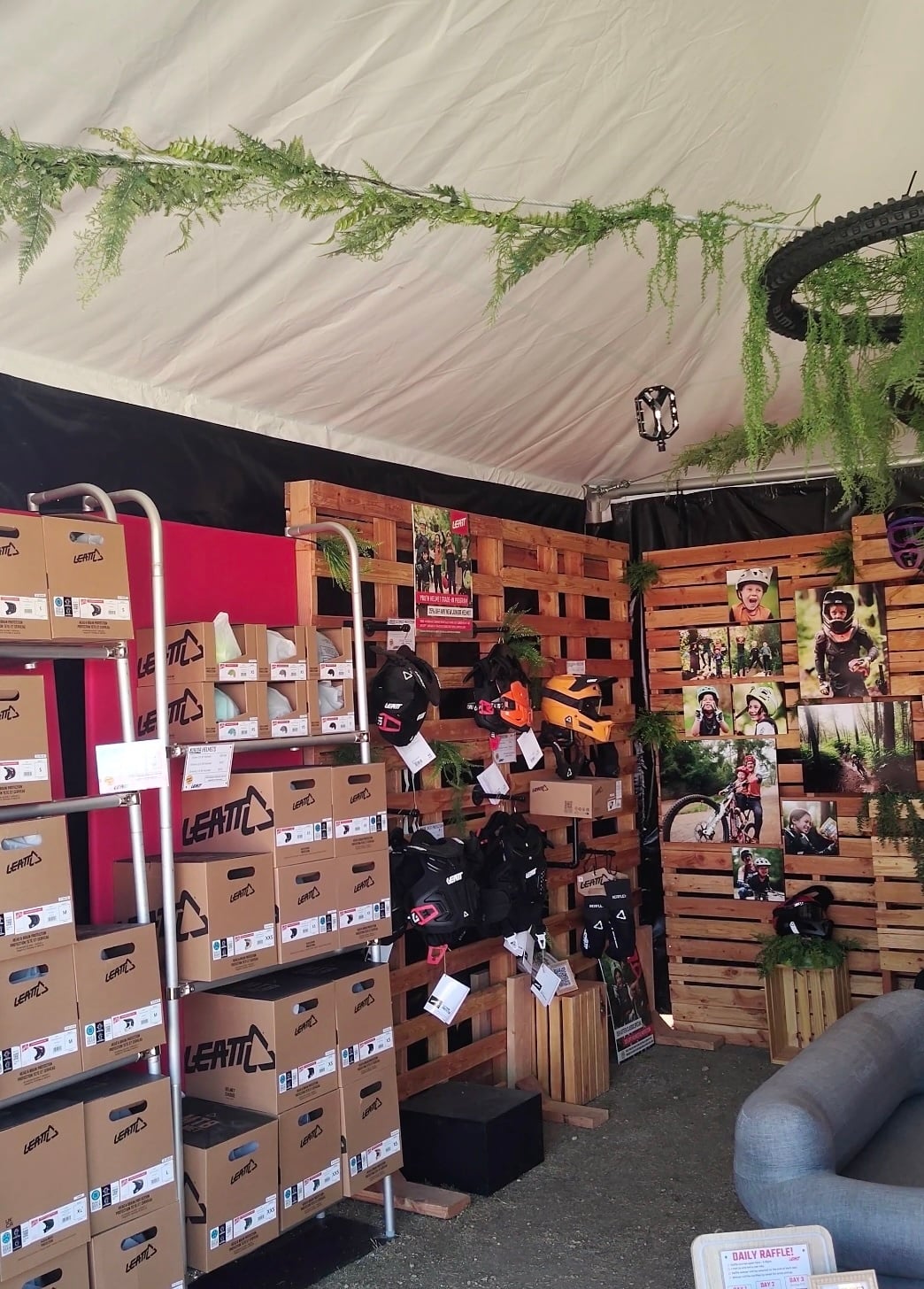 Leatt 20x20 E-Series Sea Otter Classic Wooden Product Displays